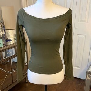 Lizette Collection Olive Green Off-Shoulder Athleisure Top Sm NWT & Built In Bra